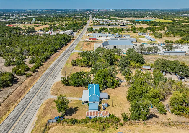 Photo 4 of Single family home for sale at 3227 E Washington St, Stephenville, TX 76401 | MLS# 21369996 | Listing updated on 2026-08-26