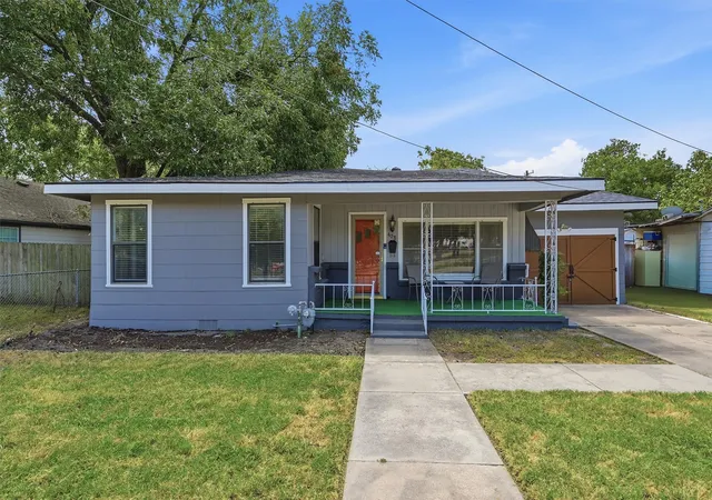 Photo 1 of Single family home for sale at 408 E Park Ave, Sherman, TX 75090 | MLS# 21369548 | Listing updated on 2026-08-26