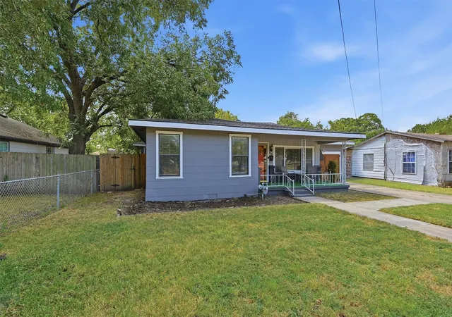 Photo 3 of Single family home for sale at 408 E Park Ave, Sherman, TX 75090 | MLS# 21369548 | Listing updated on 2026-08-26