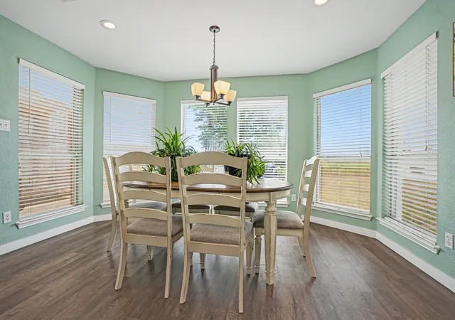 Photo 3 of Single family home for sale at 106 Bent Crk Ct, Waxahachie, TX 75165 | MLS# 21368942 | Listing updated on 2026-09-21