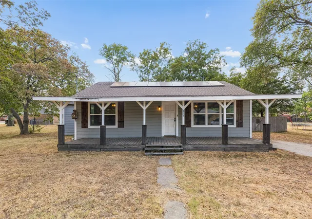 Photo 1 of Single family home for sale at 416 S Harrison St, Pilot Point, TX 76258 | MLS# 21369112 | Listing updated on 2026-09-03