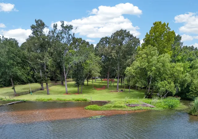 Photo 2 of Single family home for sale at 2401 Lake Park Ln, Jacksonville, TX 75766 | MLS# 21345649 | Listing updated on 2026-09-07