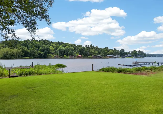 Photo 3 of Single family home for sale at 2401 Lake Park Ln, Jacksonville, TX 75766 | MLS# 21345649 | Listing updated on 2026-09-07