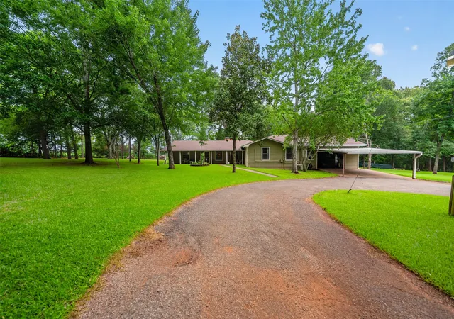 Photo 4 of Single family home for sale at 2401 Lake Park Ln, Jacksonville, TX 75766 | MLS# 21345649 | Listing updated on 2026-09-07