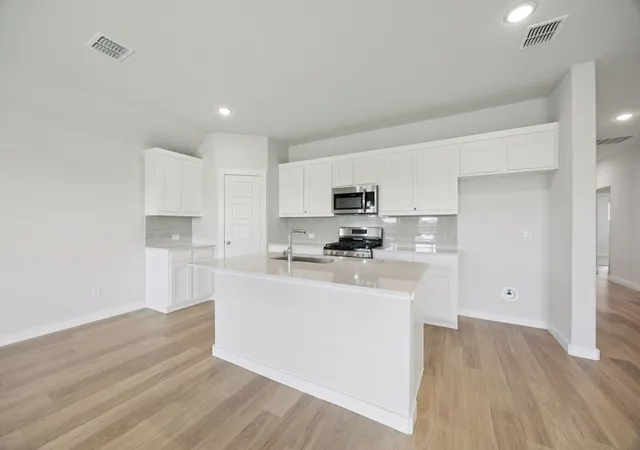 Photo 4 of Single family home for sale at 2012 Homestretch Dr, Seagoville, TX 75159 | MLS# 21370082 | Listing updated on 2026-08-27