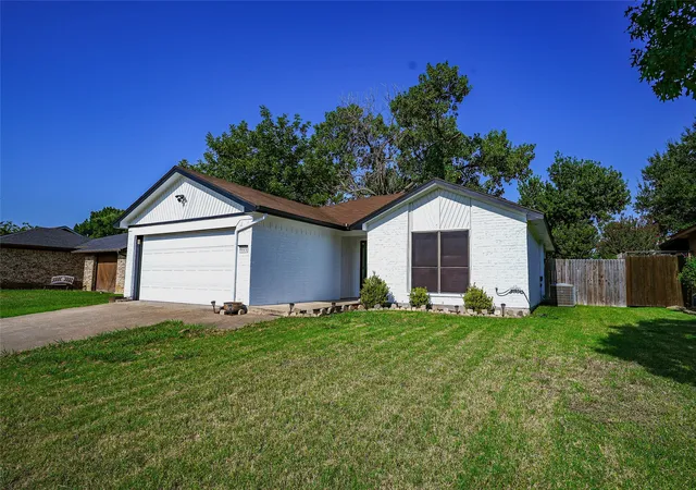 Single family home for sale at 8021 Pebblebrook Dr, Watauga, TX 76148 | MLS# 21369670