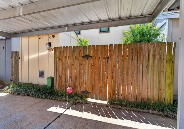 Photo 3 of Single family home for sale at 109 Harts Landing Ln, Shreveport, LA 71115 | MLS# 21365724 | Listing updated on 2026-10-03