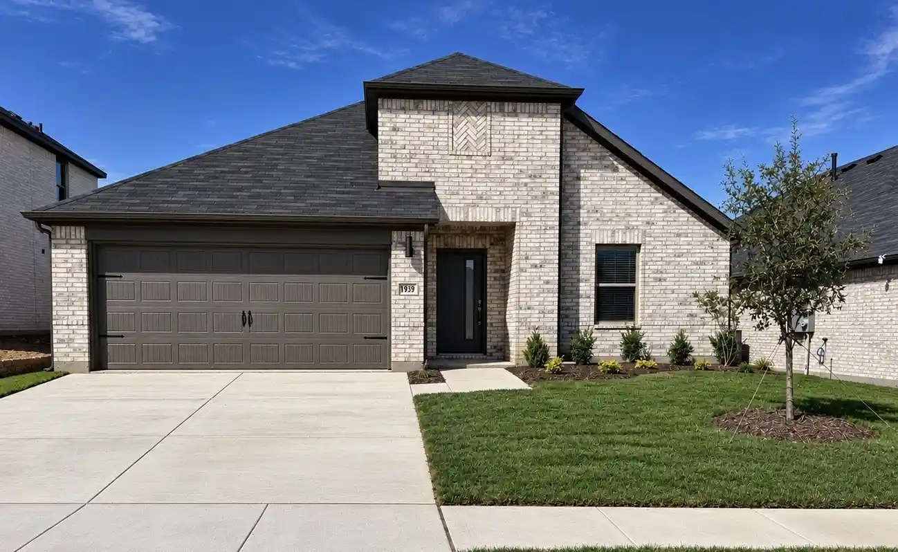 Photo 1 of Single family home for sale at 1939 Paddock Ln, Seagoville, TX 75159 | MLS# 21370095 | Listing updated on 2026-10-29