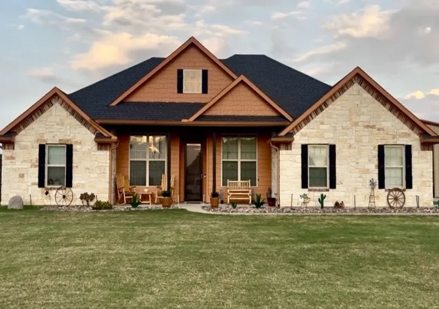Single family home for sale at 410 Water Fall Ln, Nevada, TX 75173 | MLS# 21370105