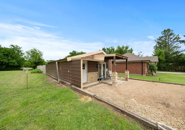 Photo 3 of Single family home for sale at 111 Vz County Road 3433, Wills Point, TX 75169 | MLS# 21370083 | Listing updated on 2026-09-21