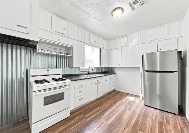 Photo 4 of Single family home for sale at 114 Avenue A, Moody, TX 76557 | MLS# 21368673 | Listing updated on 2026-08-27
