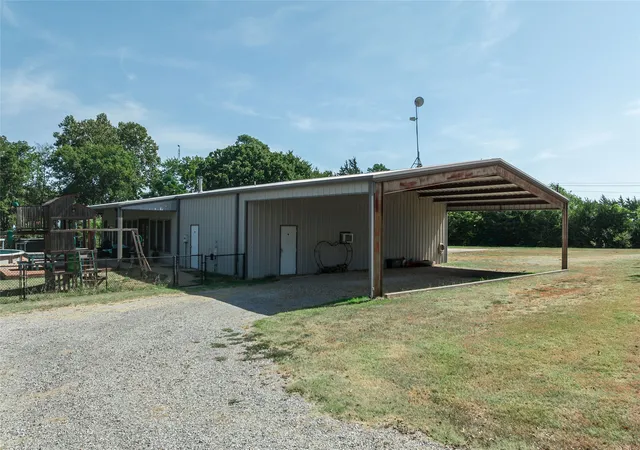 Photo 4 of Single family home for sale at 45 Halliburton Dr, Bells, TX 75414 | MLS# 21365354 | Listing updated on 2026-10-08
