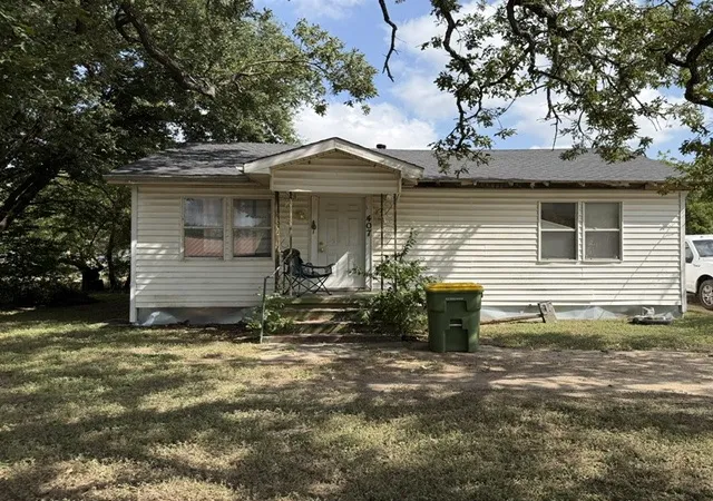 Photo 1 of Sale Pending at 407 Julius St, Riesel, TX 76682 | MLS# 21370141 | Listing updated on 2026-09-17