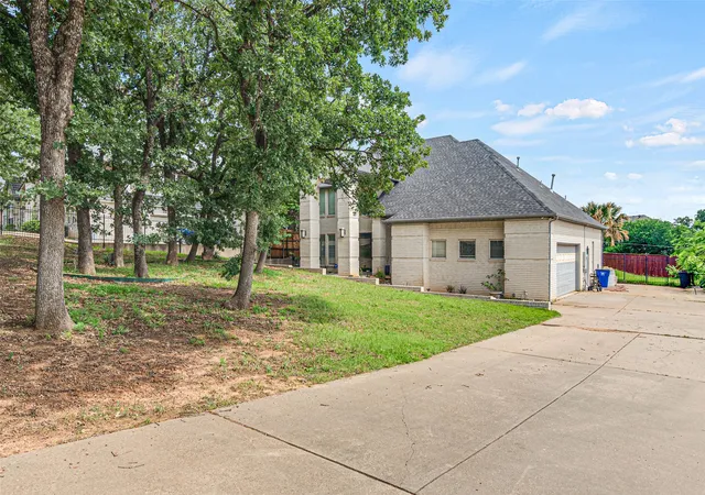 Photo 3 of Single family home for sale at 810 Pennsylvania Ave, Kennedale, TX 76060 | MLS# 21369900 | Listing updated on 2026-09-02
