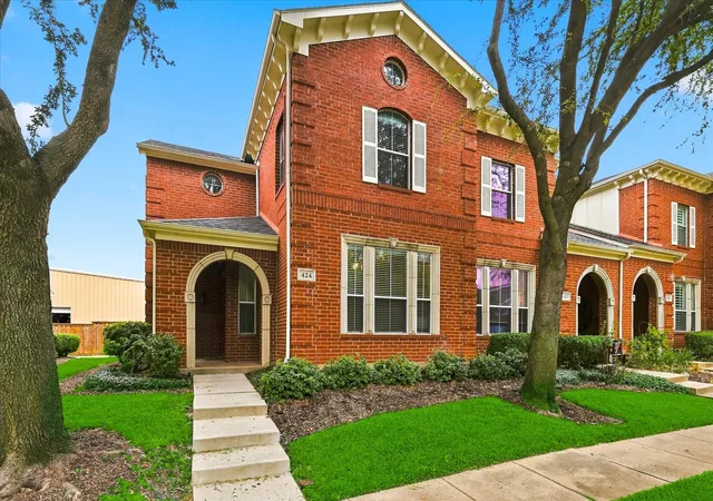 Townhouse for sale at 424 Legends Dr, Lewisville, TX 75057 | MLS# 21367456
