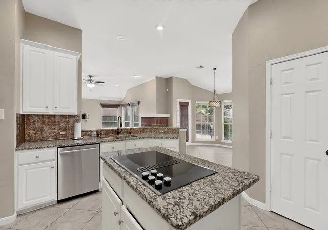 Photo 3 of Single family home for sale at 605 Oak Hollow Ln, Flower Mound, TX 75028 | MLS# 21370048 | Listing updated on 2026-10-01