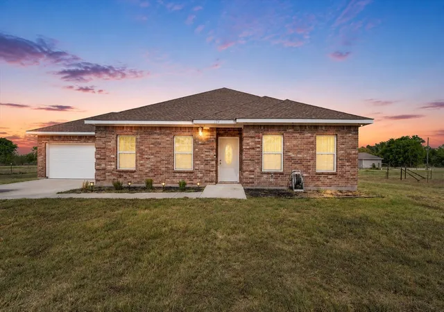 Single family home for sale at 123 Pugh Ln, Corsicana, TX 75109 | MLS# 21370230