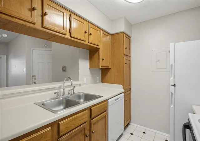 Listing Photo 5 - Condo for sale in building located at 3209 Donnelly Cir, Fort Worth, TX 76107 - Unit #107