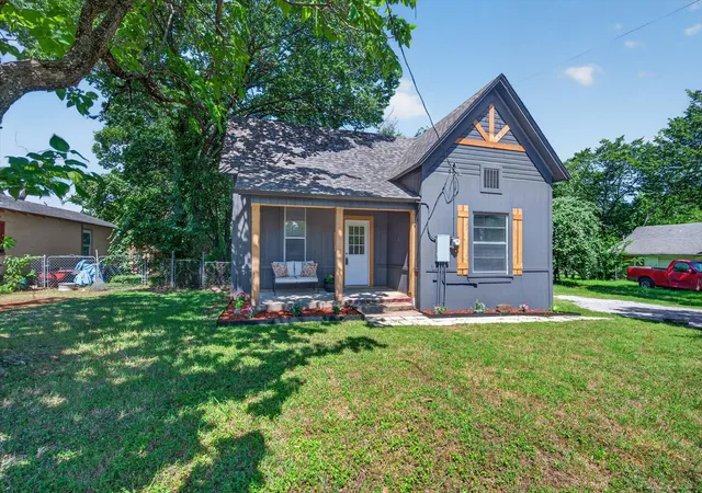 Photo 1 of Single family home for sale at 202 S Main St, Joshua, TX 76058 | MLS# 21330049 | Listing updated on 2026-08-27