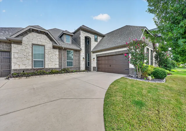 Photo 3 of Single family home for sale at 1025 Claystone Rdg, Fort Worth, TX 76028 | MLS# 21369037 | Listing updated on 2026-08-28