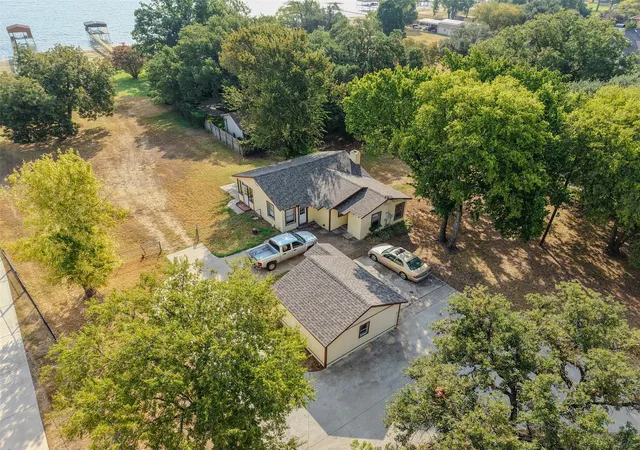 Photo 3 of Single family home for sale at 220 N Broadway Rd, Azle, TX 76020 | MLS# 21370241 | Listing updated on 2026-09-25