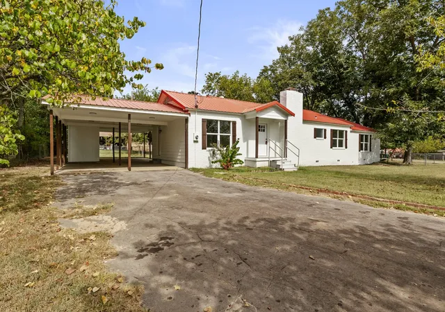 Photo 3 of Single family home for sale at 111 Walker Dr, Naples, TX 75568 | MLS# 21370281 | Listing updated on 2026-09-16