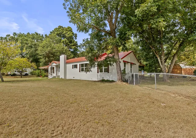 Photo 3 of Single family home for sale at 111 Walker Dr, Naples, TX 75568 | MLS# 21370281 | Listing updated on 2026-09-16