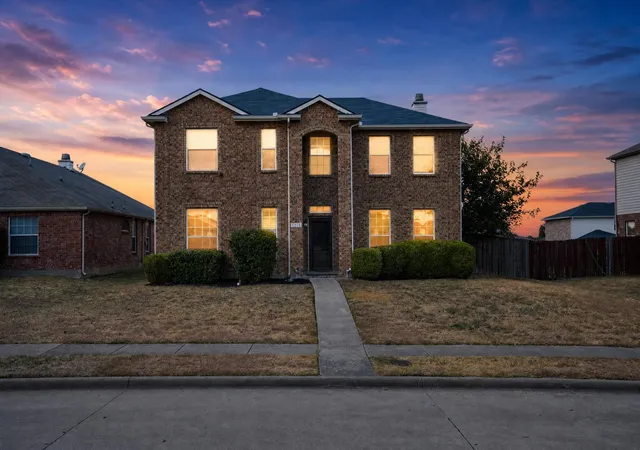 Photo 1 of Single family home for sale at 1213 Spring Water Dr, Lancaster, TX 75134 | MLS# 21370330 | Listing updated on 2026-08-27