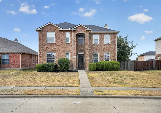 Photo 2 of Single family home for sale at 1213 Spring Water Dr, Lancaster, TX 75134 | MLS# 21370330 | Listing updated on 2026-08-27