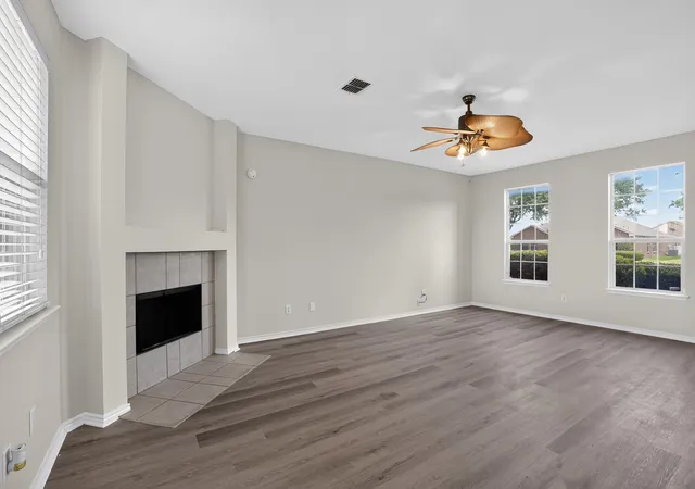 Photo 3 of Single family home for sale at 1213 Spring Water Dr, Lancaster, TX 75134 | MLS# 21370330 | Listing updated on 2026-08-27