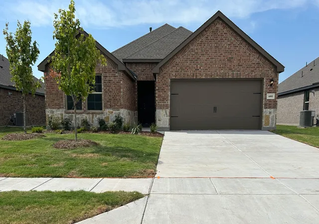 Photo 1 of Single family home for sale at 402 Carthage St, Caddo Mills, TX 75135 | MLS# 21370382 | Listing updated on 2026-10-02