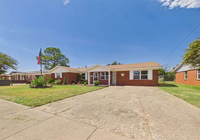 Photo 2 of Single family home for sale at 4110 Lenore Dr, Wichita Falls, TX 76306 | MLS# 21370376 | Listing updated on 2026-08-27