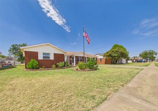 Photo 3 of Single family home for sale at 4110 Lenore Dr, Wichita Falls, TX 76306 | MLS# 21370376 | Listing updated on 2026-08-27