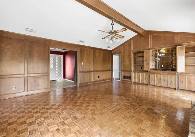 Photo 4 of Single family home for sale at 5 Crestview Cir, Rockwall, TX 75087 | MLS# 21369973 | Listing updated on 2026-09-22