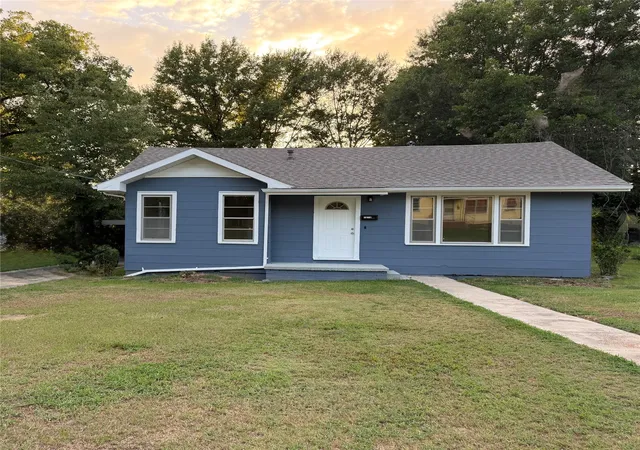 Single family home for sale at 1213 Garrett Dr, Haynesville, LA 71038 | MLS# 21361128