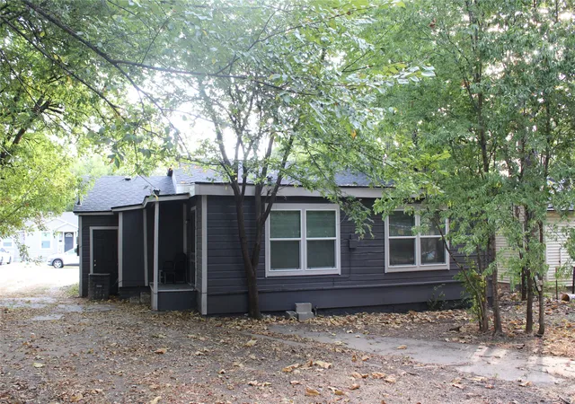 Photo 2 of Single family home for sale at 1821 Bell St, Waco, TX 76711 | MLS# 21370452 | Listing updated on 2026-09-29