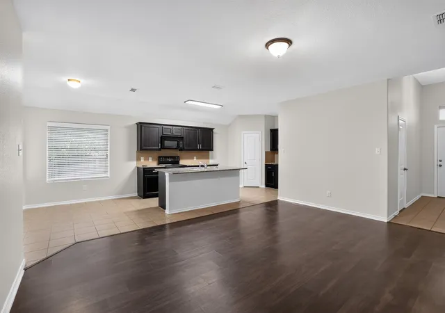 Photo 3 of Single family home for sale at 436 Cameron Hill Pt, Fort Worth, TX 76134 | MLS# 21370493 | Listing updated on 2026-08-27