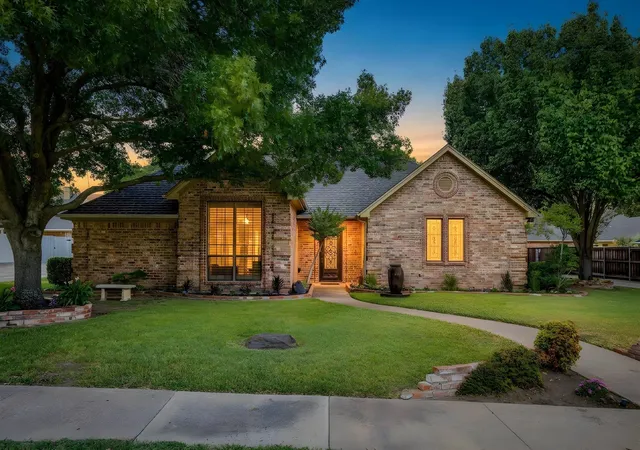 Photo 2 of Single family home for sale at 990 Oak Ridge Dr, Keller, TX 76248 | MLS# 21370513 | Listing updated on 2026-10-06