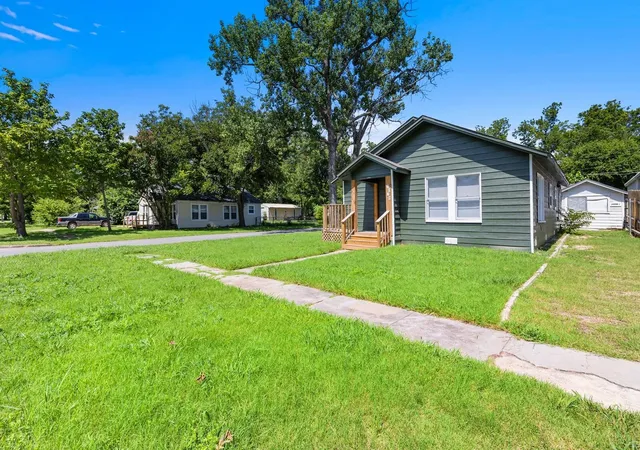 Photo 2 of Single family home for sale at 1020 S 23rd, Temple, TX 76504 | MLS# 21370494 | Listing updated on 2026-09-21