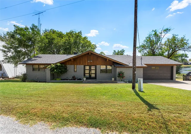 Photo 1 of Single family home for sale at 80 Bayside Cir, Gainesville, TX 76240 | MLS# 21370522 | Listing updated on 2026-08-31