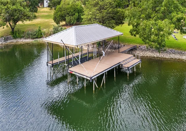 Photo 3 of Single family home for sale at 80 Bayside Cir, Gainesville, TX 76240 | MLS# 21370522 | Listing updated on 2026-08-31