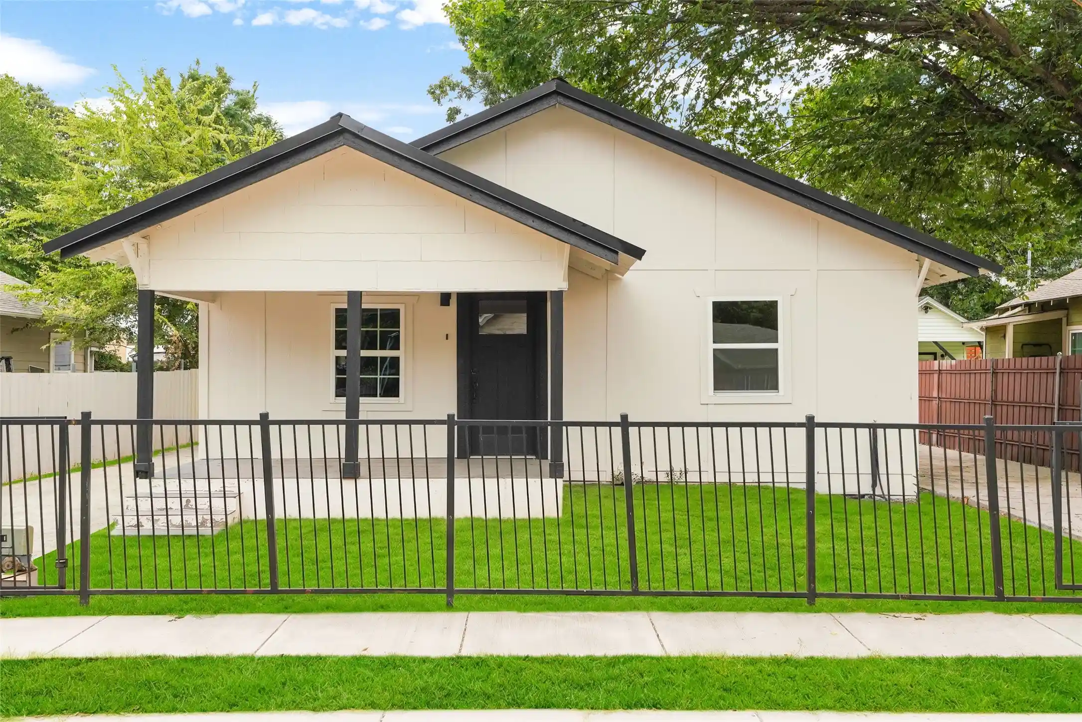 Single family home for sale at 2520 Dell St, Fort Worth, TX 76111 | MLS# 21370537