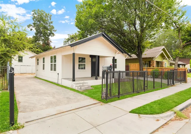 Photo 3 of Single family home for sale at 2520 Dell St, Fort Worth, TX 76111 | MLS# 21370537 | Listing updated on 2026-10-02