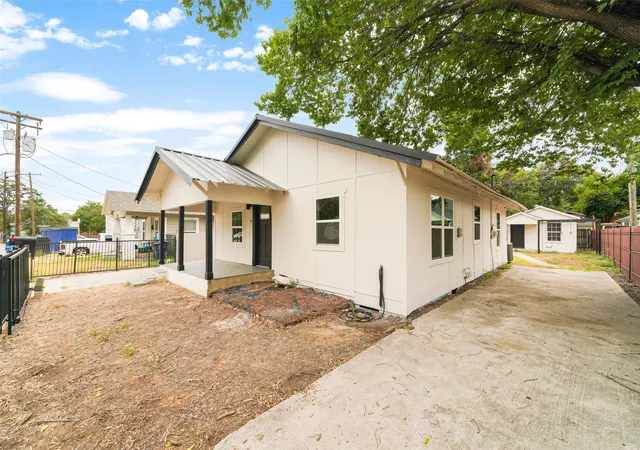 Photo 4 of Single family home for sale at 2520 Dell St, Fort Worth, TX 76111 | MLS# 21370537 | Listing updated on 2026-10-02