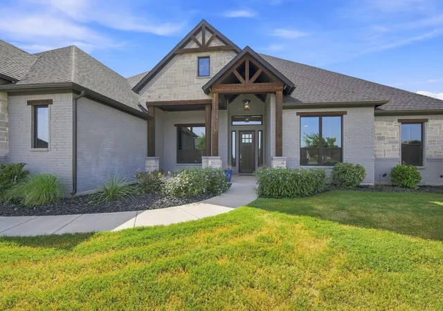 Photo 2 of Single family home for sale at 400 Dove Meadow Trl, Waxahachie, TX 75167 | MLS# 21368181 | Listing updated on 2026-10-05