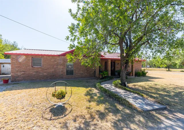 Photo 2 of Single family home for sale at 311 S Berthelot St, Stamford, TX 79553 | MLS# 21369273 | Listing updated on 2026-10-04