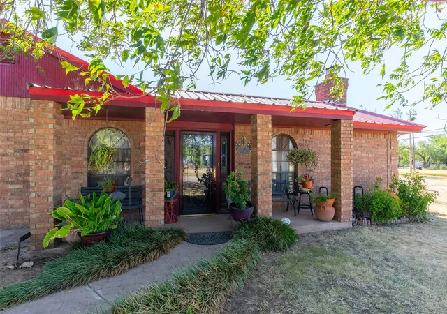 Photo 3 of Single family home for sale at 311 S Berthelot St, Stamford, TX 79553 | MLS# 21369273 | Listing updated on 2026-10-04