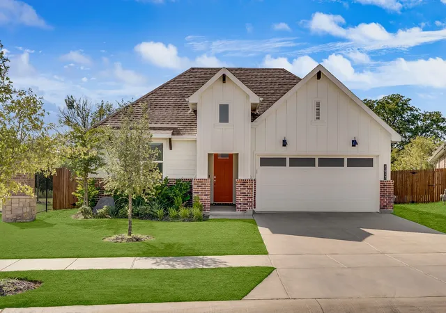 Single family home for sale at 2617 Toucan Dr, Denton, TX 76205 | MLS# 21356821