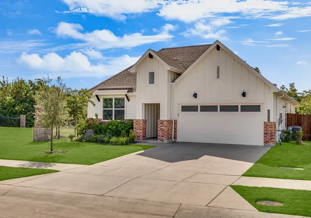 Photo 3 of Single family home for sale at 2617 Toucan Dr, Denton, TX 76205 | MLS# 21356821 | Listing updated on 2026-10-06