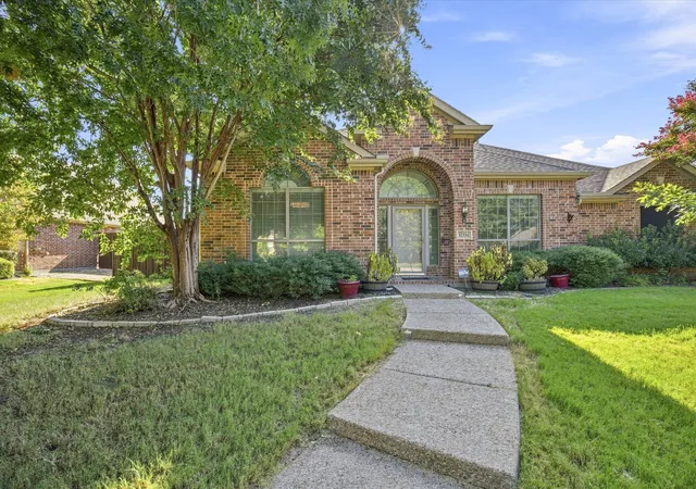 Photo 3 of Single family home for sale at 12334 Blue Ridge Dr, Frisco, TX 75033 | MLS# 21370586 | Listing updated on 2026-08-29